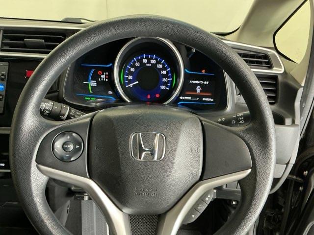 フィットハイブリッド Fパッケージ ナビ Rカメラ ブルートゥース TV CD 盗難警報装置 記録簿有り AUTOエアコン 助手席エアバック ECON ETC付き リヤカメラ ABS付 横滑り防止システム キーレスエントリー ワンセグ(19枚目)