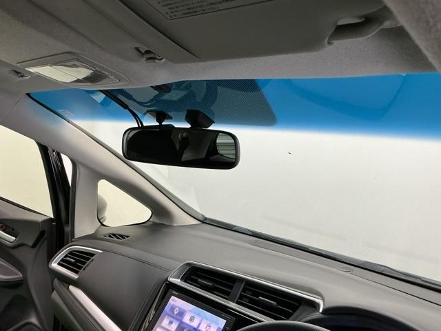 フィットハイブリッド Fパッケージ ナビ Rカメラ ブルートゥース TV CD 盗難警報装置 記録簿有り AUTOエアコン 助手席エアバック ECON ETC付き リヤカメラ ABS付 横滑り防止システム キーレスエントリー ワンセグ(23枚目)