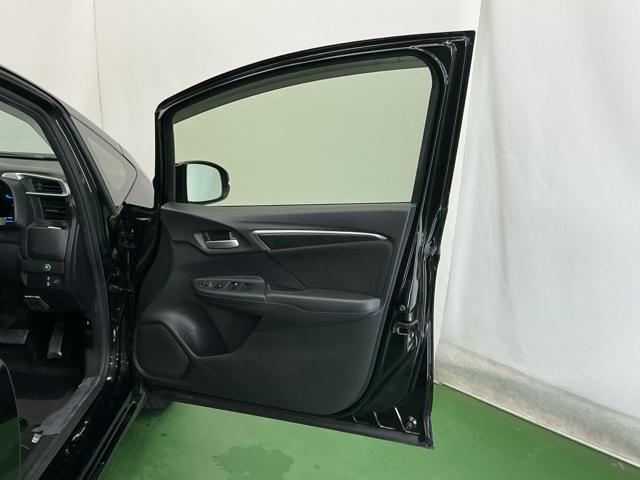 フィットハイブリッド Fパッケージ ナビ Rカメラ ブルートゥース TV CD 盗難警報装置 記録簿有り AUTOエアコン 助手席エアバック ECON ETC付き リヤカメラ ABS付 横滑り防止システム キーレスエントリー ワンセグ(43枚目)