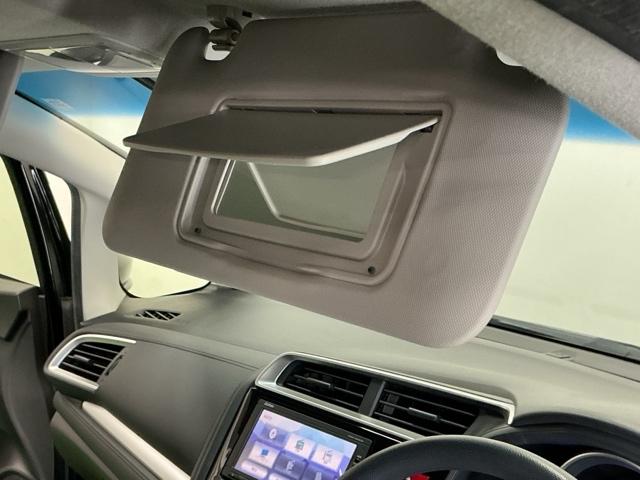 フィットハイブリッド Fパッケージ ナビ Rカメラ ブルートゥース TV CD 盗難警報装置 記録簿有り AUTOエアコン 助手席エアバック ECON ETC付き リヤカメラ ABS付 横滑り防止システム キーレスエントリー ワンセグ(57枚目)