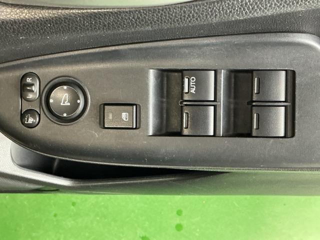 フィットハイブリッド Fパッケージ ナビ Rカメラ ブルートゥース TV CD 盗難警報装置 記録簿有り AUTOエアコン 助手席エアバック ECON ETC付き リヤカメラ ABS付 横滑り防止システム キーレスエントリー ワンセグ(59枚目)