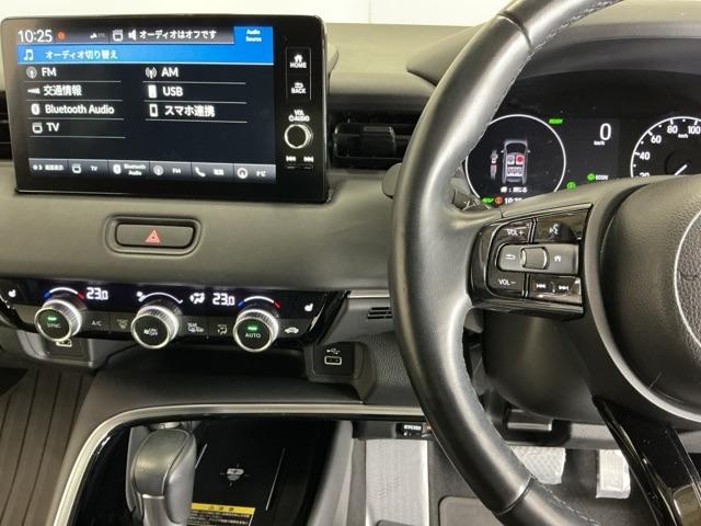 ヴェゼル ｅ：ＨＥＶＺ　ナビ　Ｒカメラ　ブルートゥース　フルセグＴＶ　衝突回避支援ブレーキ機能　スマキ　Ｐトランク　フルオートエアコン　エアバッグ　両席エアバック　記録簿付　パワーウィンドウ　ＬＥＤランプ　ソナー　クルーズＣ（3枚目）