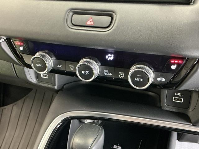 ヴェゼル ｅ：ＨＥＶＺ　ナビ　Ｒカメラ　ブルートゥース　フルセグＴＶ　衝突回避支援ブレーキ機能　スマキ　Ｐトランク　フルオートエアコン　エアバッグ　両席エアバック　記録簿付　パワーウィンドウ　ＬＥＤランプ　ソナー　クルーズＣ（19枚目）