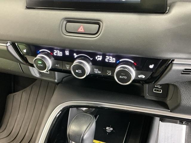 ヴェゼル ｅ：ＨＥＶＺ　ナビ　Ｒカメラ　ブルートゥース　フルセグＴＶ　衝突回避支援ブレーキ機能　スマキ　Ｐトランク　フルオートエアコン　エアバッグ　両席エアバック　記録簿付　パワーウィンドウ　ＬＥＤランプ　ソナー　クルーズＣ（20枚目）