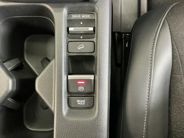 ヴェゼル ｅ：ＨＥＶＺ　ナビ　Ｒカメラ　ブルートゥース　フルセグＴＶ　衝突回避支援ブレーキ機能　スマキ　Ｐトランク　フルオートエアコン　エアバッグ　両席エアバック　記録簿付　パワーウィンドウ　ＬＥＤランプ　ソナー　クルーズＣ（22枚目）