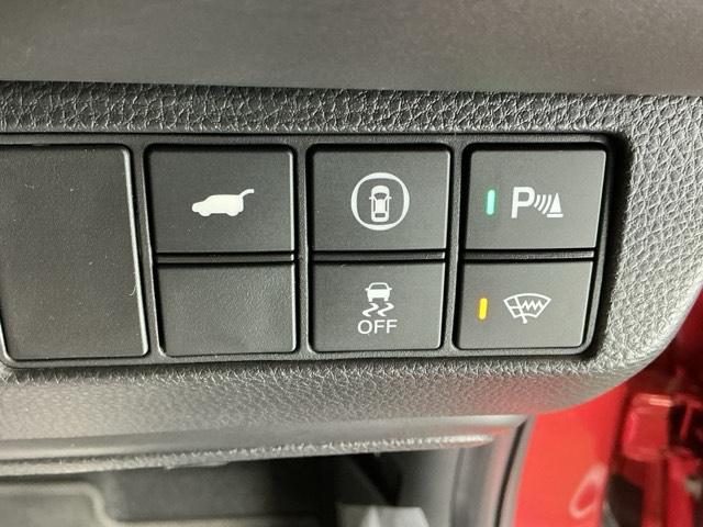 ヴェゼル ｅ：ＨＥＶＺ　ナビ　Ｒカメラ　ブルートゥース　フルセグＴＶ　衝突回避支援ブレーキ機能　スマキ　Ｐトランク　フルオートエアコン　エアバッグ　両席エアバック　記録簿付　パワーウィンドウ　ＬＥＤランプ　ソナー　クルーズＣ（29枚目）