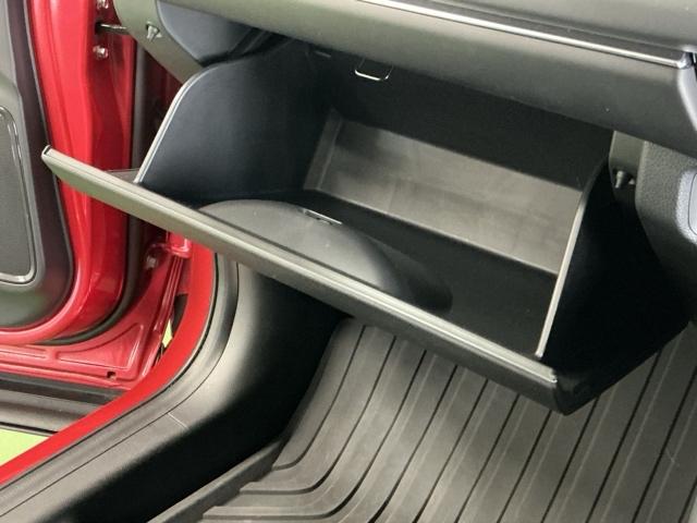 ヴェゼル ｅ：ＨＥＶＺ　ナビ　Ｒカメラ　ブルートゥース　フルセグＴＶ　衝突回避支援ブレーキ機能　スマキ　Ｐトランク　フルオートエアコン　エアバッグ　両席エアバック　記録簿付　パワーウィンドウ　ＬＥＤランプ　ソナー　クルーズＣ（54枚目）