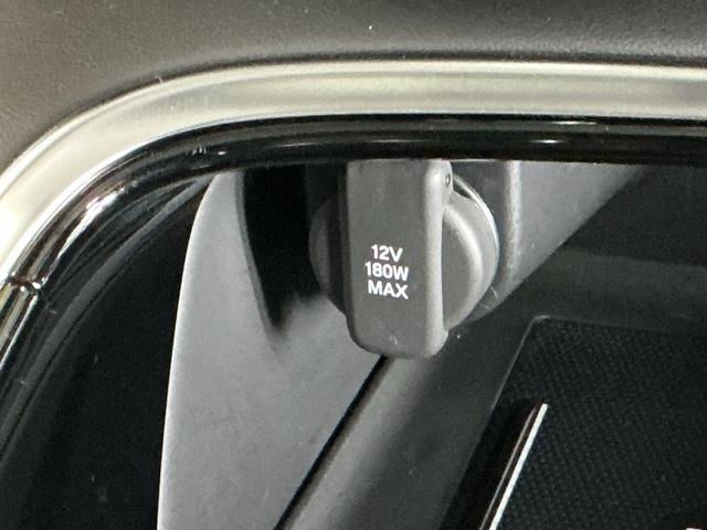 ヴェゼル ｅ：ＨＥＶＺ　ナビ　Ｒカメラ　ブルートゥース　フルセグＴＶ　衝突回避支援ブレーキ機能　スマキ　Ｐトランク　フルオートエアコン　エアバッグ　両席エアバック　記録簿付　パワーウィンドウ　ＬＥＤランプ　ソナー　クルーズＣ（56枚目）