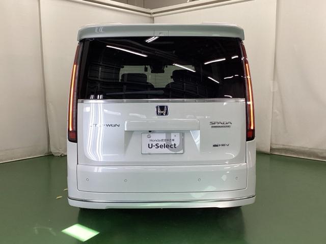 ステップワゴン ｅ：ＨＥＶスパーダプレミアムライン　ナビ　Ｒカメラ　後席モニター　フルセグＴＶ　マルチカメラ　Ｐテールゲート　両側自動ドア　Ｆセグ　ＵＳＢ接続　クリアランスソナ　クルーズＣ　助手席エアバッグ　スマートＫ　シ－トヒ－タ－　ＤＶＤ再生（8枚目）