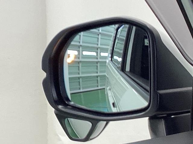 ステップワゴン ｅ：ＨＥＶスパーダプレミアムライン　ナビ　Ｒカメラ　後席モニター　フルセグＴＶ　マルチカメラ　Ｐテールゲート　両側自動ドア　Ｆセグ　ＵＳＢ接続　クリアランスソナ　クルーズＣ　助手席エアバッグ　スマートＫ　シ－トヒ－タ－　ＤＶＤ再生（18枚目）