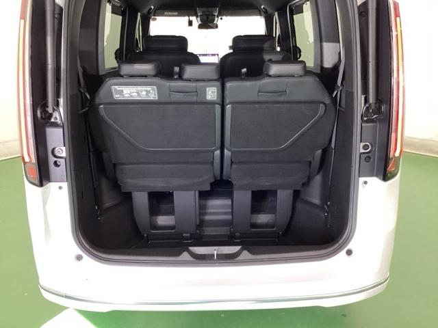 ステップワゴン ｅ：ＨＥＶスパーダプレミアムライン　ナビ　Ｒカメラ　後席モニター　フルセグＴＶ　マルチカメラ　Ｐテールゲート　両側自動ドア　Ｆセグ　ＵＳＢ接続　クリアランスソナ　クルーズＣ　助手席エアバッグ　スマートＫ　シ－トヒ－タ－　ＤＶＤ再生（33枚目）