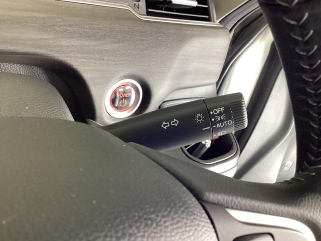 フリードハイブリッド ハイブリッド・Ｇホンダセンシング　ドラレコ　ナビ　Ｒカメラ　ブルートゥース　軽減ブレーキ　キーフリーシステム　記録簿　ＤＶＤ再生可能　ＥＣＯＮ　後カメラ　Ａクルーズ　地デジフルセグＴＶ　ＬＥＤヘッドランプ　シートＨ　横滑防止　ＵＳＢ（25枚目）