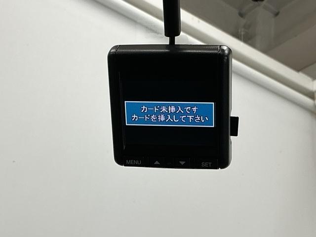 フィット ｅ：ＨＥＶホーム　ドラレコ　ナビ　Ｒカメラ　ブルートゥース　前後誤発進抑制機能　助手席エアバッグ　運転席エアバッグ　アイドリングストップ　ＬＥＤライト　ＵＳＢ接続　バックカメラ　ＡＢＳ　サイドエアバッグ　フルセグＴＶ（13枚目）