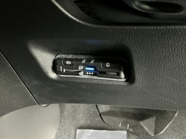 フィット ｅ：ＨＥＶホーム　ドラレコ　ナビ　Ｒカメラ　ブルートゥース　前後誤発進抑制機能　助手席エアバッグ　運転席エアバッグ　アイドリングストップ　ＬＥＤライト　ＵＳＢ接続　バックカメラ　ＡＢＳ　サイドエアバッグ　フルセグＴＶ（14枚目）