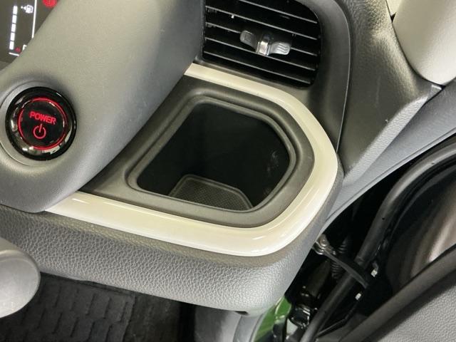 フィット ｅ：ＨＥＶホーム　ドラレコ　ナビ　Ｒカメラ　ブルートゥース　前後誤発進抑制機能　助手席エアバッグ　運転席エアバッグ　アイドリングストップ　ＬＥＤライト　ＵＳＢ接続　バックカメラ　ＡＢＳ　サイドエアバッグ　フルセグＴＶ（18枚目）