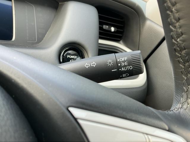 フィット ｅ：ＨＥＶホーム　ドラレコ　ナビ　Ｒカメラ　ブルートゥース　前後誤発進抑制機能　助手席エアバッグ　運転席エアバッグ　アイドリングストップ　ＬＥＤライト　ＵＳＢ接続　バックカメラ　ＡＢＳ　サイドエアバッグ　フルセグＴＶ（24枚目）