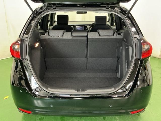 フィット ｅ：ＨＥＶホーム　ドラレコ　ナビ　Ｒカメラ　ブルートゥース　前後誤発進抑制機能　助手席エアバッグ　運転席エアバッグ　アイドリングストップ　ＬＥＤライト　ＵＳＢ接続　バックカメラ　ＡＢＳ　サイドエアバッグ　フルセグＴＶ（26枚目）