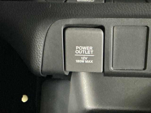 フィット ｅ：ＨＥＶホーム　ドラレコ　ナビ　Ｒカメラ　ブルートゥース　前後誤発進抑制機能　助手席エアバッグ　運転席エアバッグ　アイドリングストップ　ＬＥＤライト　ＵＳＢ接続　バックカメラ　ＡＢＳ　サイドエアバッグ　フルセグＴＶ（53枚目）