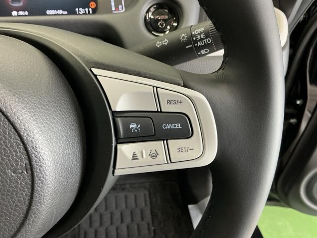 フィット ｅ：ＨＥＶホーム　ドラレコ　ナビ　Ｒカメラ　ブルートゥース　前後誤発進抑制機能　助手席エアバッグ　運転席エアバッグ　アイドリングストップ　ＬＥＤライト　ＵＳＢ接続　バックカメラ　ＡＢＳ　サイドエアバッグ　フルセグＴＶ（60枚目）