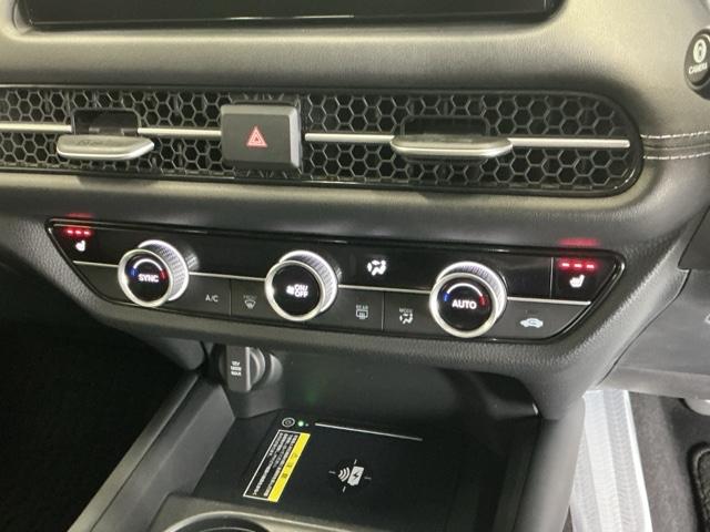 ＺＲ－Ｖ ｅ：ＨＥＶＺ　ドラレコ　ナビ　Ｒカメラ　ブルートゥース　Ｐセンサー　レザー　サイドエアバック　パワ－シ－ト　ＬＥＤヘッドライト　ＵＳＢ接続　地デジ　Ｓヒーター　サポカー　ＥＴＣ車載器　Ｄレコ　パワーステアリング（16枚目）