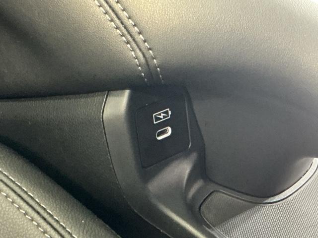 ＺＲ－Ｖ ｅ：ＨＥＶＺ　ドラレコ　ナビ　Ｒカメラ　ブルートゥース　Ｐセンサー　レザー　サイドエアバック　パワ－シ－ト　ＬＥＤヘッドライト　ＵＳＢ接続　地デジ　Ｓヒーター　サポカー　ＥＴＣ車載器　Ｄレコ　パワーステアリング（22枚目）