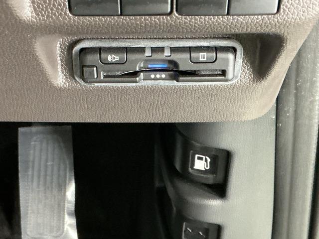 フリード Ｇ　ドラレコ　ナビ　Ｒカメラ　ブルートゥース　Ａクルーズ　記録簿　３列シート　ＬＥＤヘッドライト　パワーウインドウ　地デジ　イモビ　ＶＳＡ　ＵＳＢ　ドライブレコーダー　エアコン　エアバッグ　スマートキー（14枚目）