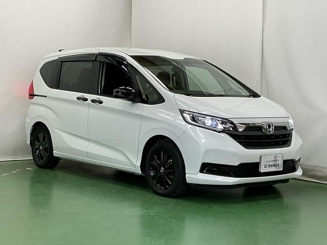 フリードハイブリッド ハイブリッド・Ｇブラックスタイル　ナビ　Ｒカメラ　ブルートゥース　フルセグ　Ｗ電動ドア　衝突軽減ブレーキ　オートクルーズコントロール　シートヒータ　盗難防止装置　キーフリー　３列シート　ウォークスルー　ＬＥＤヘッドランプ　ＤＶＤ再生可（7枚目）