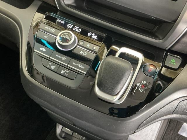 フリードハイブリッド ハイブリッド・Ｇブラックスタイル　ナビ　Ｒカメラ　ブルートゥース　フルセグ　Ｗ電動ドア　衝突軽減ブレーキ　オートクルーズコントロール　シートヒータ　盗難防止装置　キーフリー　３列シート　ウォークスルー　ＬＥＤヘッドランプ　ＤＶＤ再生可（16枚目）