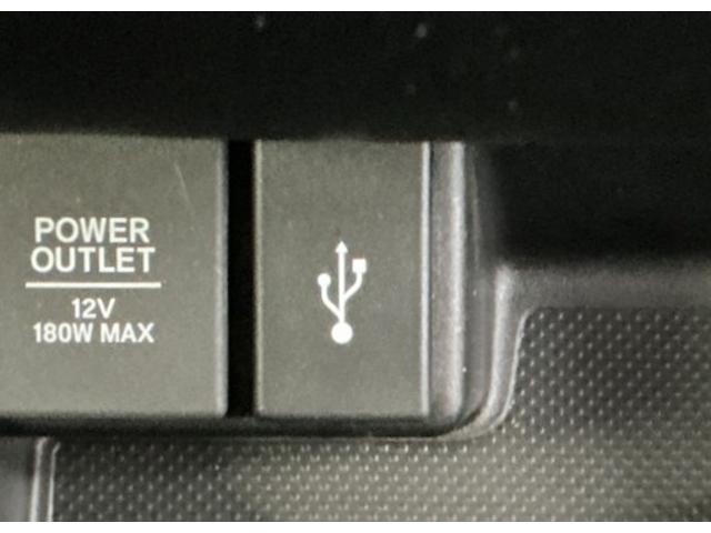 フリードハイブリッド ハイブリッド・Ｇブラックスタイル　ナビ　Ｒカメラ　ブルートゥース　フルセグ　Ｗ電動ドア　衝突軽減ブレーキ　オートクルーズコントロール　シートヒータ　盗難防止装置　キーフリー　３列シート　ウォークスルー　ＬＥＤヘッドランプ　ＤＶＤ再生可（19枚目）