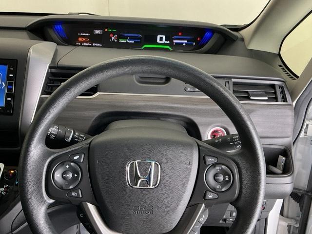 フリードハイブリッド ハイブリッド・Ｇブラックスタイル　ナビ　Ｒカメラ　ブルートゥース　フルセグ　Ｗ電動ドア　衝突軽減ブレーキ　オートクルーズコントロール　シートヒータ　盗難防止装置　キーフリー　３列シート　ウォークスルー　ＬＥＤヘッドランプ　ＤＶＤ再生可（23枚目）