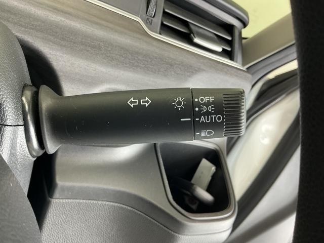 フリードハイブリッド ハイブリッド・Ｇブラックスタイル　ナビ　Ｒカメラ　ブルートゥース　フルセグ　Ｗ電動ドア　衝突軽減ブレーキ　オートクルーズコントロール　シートヒータ　盗難防止装置　キーフリー　３列シート　ウォークスルー　ＬＥＤヘッドランプ　ＤＶＤ再生可（24枚目）