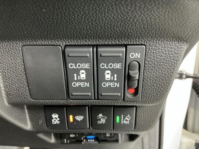 フリードハイブリッド ハイブリッド・Ｇブラックスタイル　ナビ　Ｒカメラ　ブルートゥース　フルセグ　Ｗ電動ドア　衝突軽減ブレーキ　オートクルーズコントロール　シートヒータ　盗難防止装置　キーフリー　３列シート　ウォークスルー　ＬＥＤヘッドランプ　ＤＶＤ再生可（25枚目）