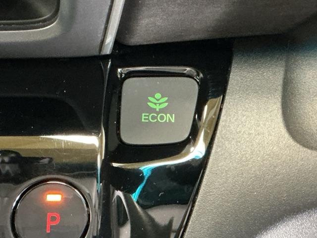 フリードハイブリッド ハイブリッド・Ｇブラックスタイル　ナビ　Ｒカメラ　ブルートゥース　フルセグ　Ｗ電動ドア　衝突軽減ブレーキ　オートクルーズコントロール　シートヒータ　盗難防止装置　キーフリー　３列シート　ウォークスルー　ＬＥＤヘッドランプ　ＤＶＤ再生可（28枚目）