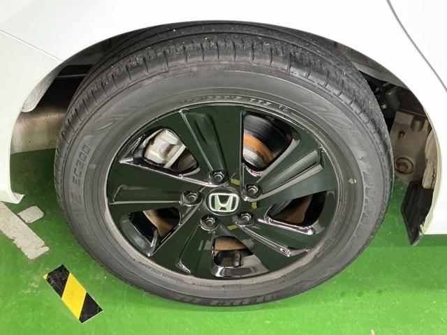 フリードハイブリッド ハイブリッド・Ｇブラックスタイル　ナビ　Ｒカメラ　ブルートゥース　フルセグ　Ｗ電動ドア　衝突軽減ブレーキ　オートクルーズコントロール　シートヒータ　盗難防止装置　キーフリー　３列シート　ウォークスルー　ＬＥＤヘッドランプ　ＤＶＤ再生可（33枚目）