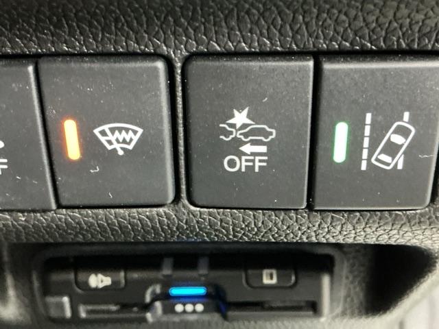 フリードハイブリッド ハイブリッド・Ｇブラックスタイル　ナビ　Ｒカメラ　ブルートゥース　フルセグ　Ｗ電動ドア　衝突軽減ブレーキ　オートクルーズコントロール　シートヒータ　盗難防止装置　キーフリー　３列シート　ウォークスルー　ＬＥＤヘッドランプ　ＤＶＤ再生可（55枚目）