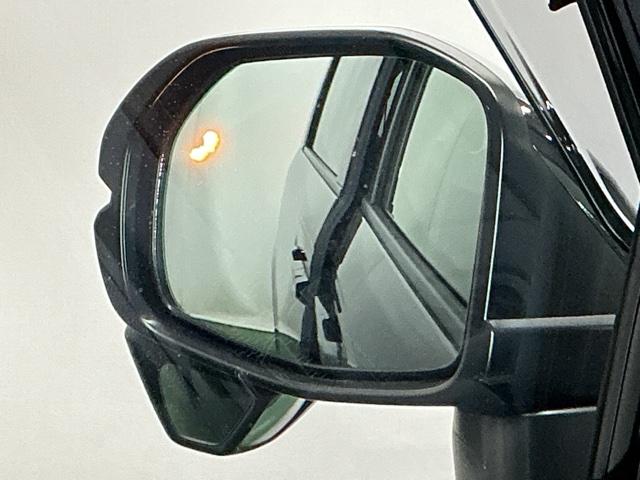 �u���C���h�X�|�b�g�C���t�H���[�V�����͑��s���A�΂ߌ��Ɏԗ������m����ƁA�h�A�~���[��̃}�[�N��_�����Ă��m�点���܂�