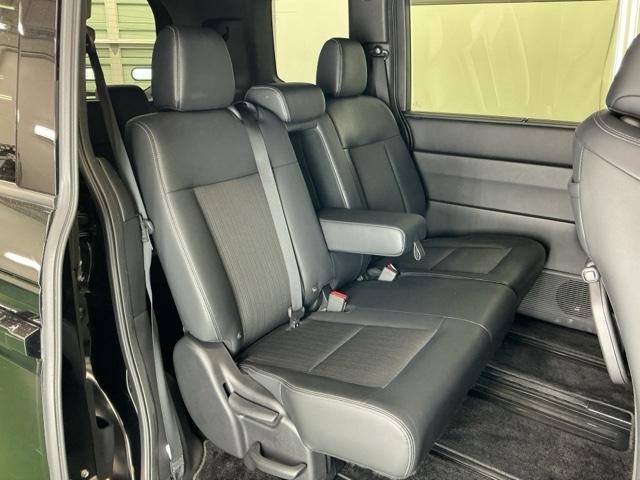 �t���b�g�ȏ��ƕG���⓪��X�y�[�X�ȂǏ\���ȍL��������܂��B