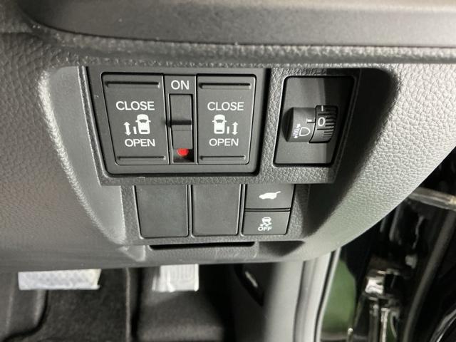 �p���[�X���C�h�h�A�̊J�̓X�}�[�g�L�[�̃����R����h�A�m�u�͖ܘ_�A�^�]�ȑ��̃X�C�b�`����ł��J���ł��A���S�E�ȒP�ł�