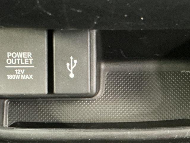 �t�r�a���͒[�q���Ă܂��B�t�r�a��������ڑ����ĉ��y�t�@�C���A�摜�t�@�C���A����t�@�C���Ȃǂ��i�r��ʂŊy���߂܂��@���ꕔ�̃f�B�X�v���C�I�[�f�B�I�A�b�c�`���[�i�[�̏ꍇ�͉��y�t�@�C���݂̂ƂȂ�܂�