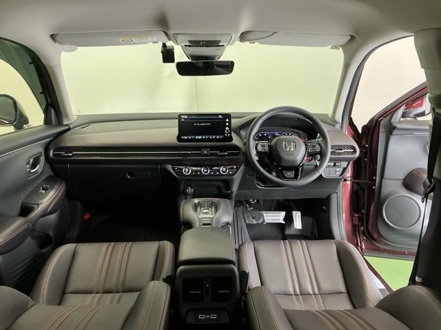 �h���C�o�[�𒆐S�Ɏ��R�Ɏ肪�͂��ʒu�ɂ`�s�Z���N�g���o�[��G�A�R���A�l�X�ȑ���X�C�b�`�Ȃǂ�z�u�A���쐫�ɗD��Ă��܂�