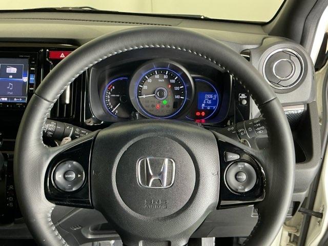 �X�e�A�����O�E�葤�̃X�C�b�`�ŃN���[�Y�R���g���[�����ȒP�ɑ���ł��܂�