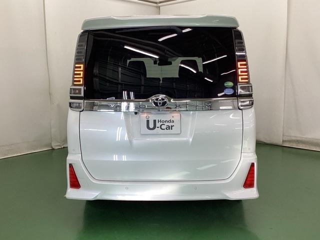 ヴォクシー ＺＳ煌ＩＩ　ドラレコ　ナビ　Ｒカメラ　ブルートゥース　スマートキー・プッシュスタート　バックガイドモニター　セキュリティアラーム　両側パワスラドア　ＥＴＣ車載器　地デジテレビ　記録簿付き　ＶＳＣ　ＬＥＤライト（8枚目）