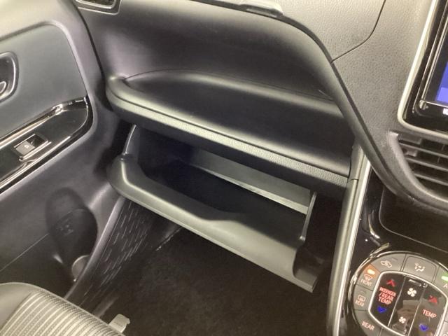 ヴォクシー ＺＳ煌ＩＩ　ドラレコ　ナビ　Ｒカメラ　ブルートゥース　スマートキー・プッシュスタート　バックガイドモニター　セキュリティアラーム　両側パワスラドア　ＥＴＣ車載器　地デジテレビ　記録簿付き　ＶＳＣ　ＬＥＤライト（45枚目）