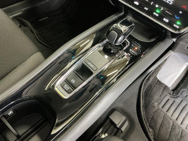 ヴェゼル ハイブリッドＸ・ホンダセンシング　ドラレコ　ナビ　Ｒカメラ　ブルートゥース　地デジ　Ａクルーズ　Ｂモニ　スマキー　オートエアコン　ＶＳＡ　ＬＥＤヘッドライト　ＥＴＣ車載器　カーテンエアバッグ　ドライブレコーダー装着車　ＡＢＳ　ＵＳＢ（18枚目）
