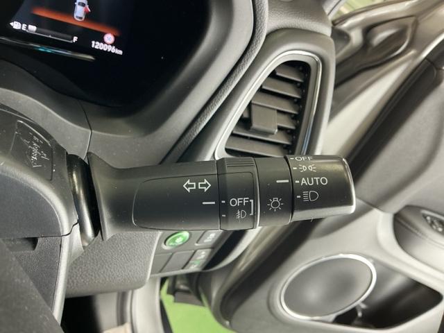 ヴェゼル ハイブリッドＸ・ホンダセンシング　ドラレコ　ナビ　Ｒカメラ　ブルートゥース　地デジ　Ａクルーズ　Ｂモニ　スマキー　オートエアコン　ＶＳＡ　ＬＥＤヘッドライト　ＥＴＣ車載器　カーテンエアバッグ　ドライブレコーダー装着車　ＡＢＳ　ＵＳＢ（24枚目）