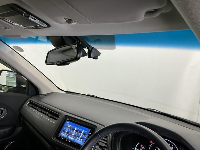 ヴェゼル ハイブリッドＸ・ホンダセンシング　ドラレコ　ナビ　Ｒカメラ　ブルートゥース　地デジ　Ａクルーズ　Ｂモニ　スマキー　オートエアコン　ＶＳＡ　ＬＥＤヘッドライト　ＥＴＣ車載器　カーテンエアバッグ　ドライブレコーダー装着車　ＡＢＳ　ＵＳＢ（29枚目）