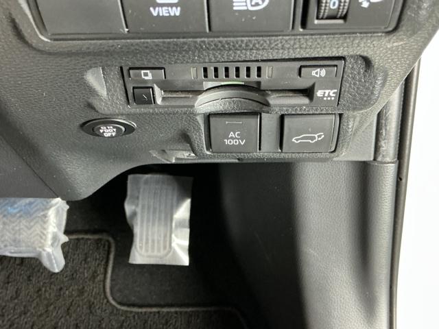 カローラクロス ハイブリッドＺ　ナビ　Ｒカメラ　ブルートゥース　フルセグ　コーナーソナー　ＵＳＢ　衝突軽減Ｂ　記録簿有　シートヒーター付き　スマキ－　Ｂモニター　アクティブクルーズコントロール　アイドリングストップ　イモビ　ＬＥＤ（14枚目）