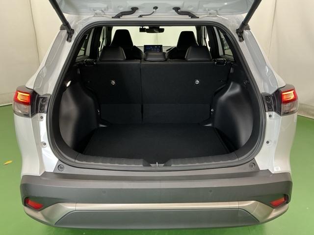 カローラクロス ハイブリッドＺ　ナビ　Ｒカメラ　ブルートゥース　フルセグ　コーナーソナー　ＵＳＢ　衝突軽減Ｂ　記録簿有　シートヒーター付き　スマキ－　Ｂモニター　アクティブクルーズコントロール　アイドリングストップ　イモビ　ＬＥＤ（28枚目）