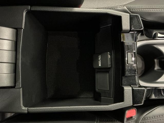 カローラクロス ハイブリッドＺ　ナビ　Ｒカメラ　ブルートゥース　フルセグ　コーナーソナー　ＵＳＢ　衝突軽減Ｂ　記録簿有　シートヒーター付き　スマキ－　Ｂモニター　アクティブクルーズコントロール　アイドリングストップ　イモビ　ＬＥＤ（44枚目）
