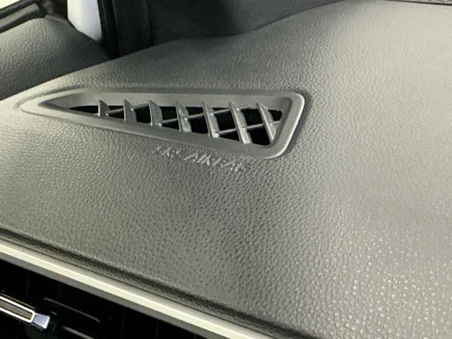 カローラクロス ハイブリッドＺ　ナビ　Ｒカメラ　ブルートゥース　フルセグ　コーナーソナー　ＵＳＢ　衝突軽減Ｂ　記録簿有　シートヒーター付き　スマキ－　Ｂモニター　アクティブクルーズコントロール　アイドリングストップ　イモビ　ＬＥＤ（45枚目）